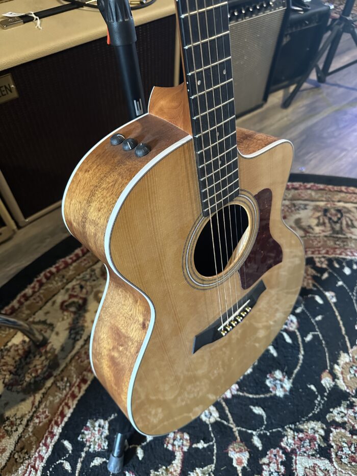 Taylor 214ce Acoustic Guitar