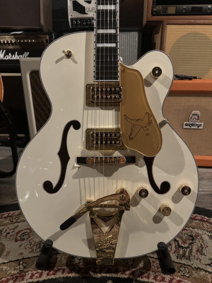 Gretsch G6136-55 Vintage Select '55 White Falcon with Gold Bigsby