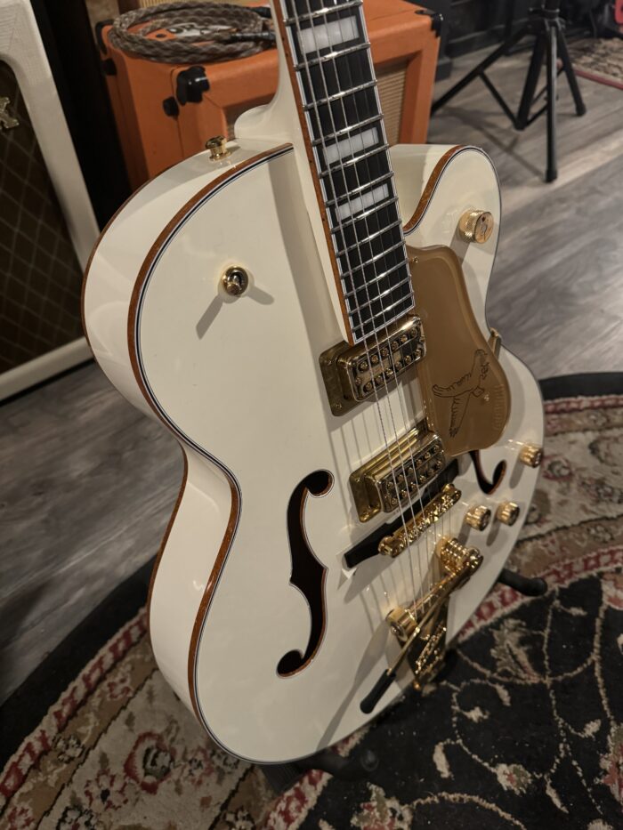 Gretsch G6136-55 Vintage Select '55 White Falcon with Gold Bigsby